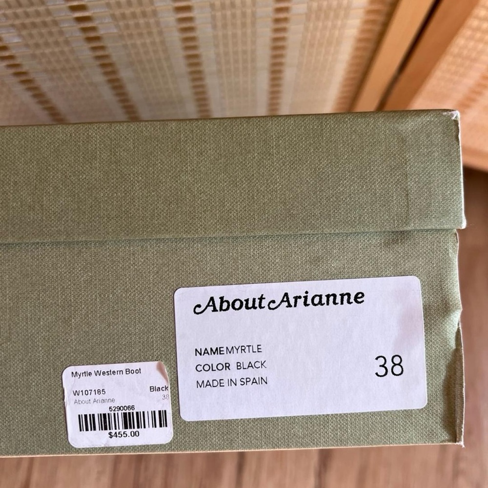 About Arianne Boots - Picture 8 of 8
